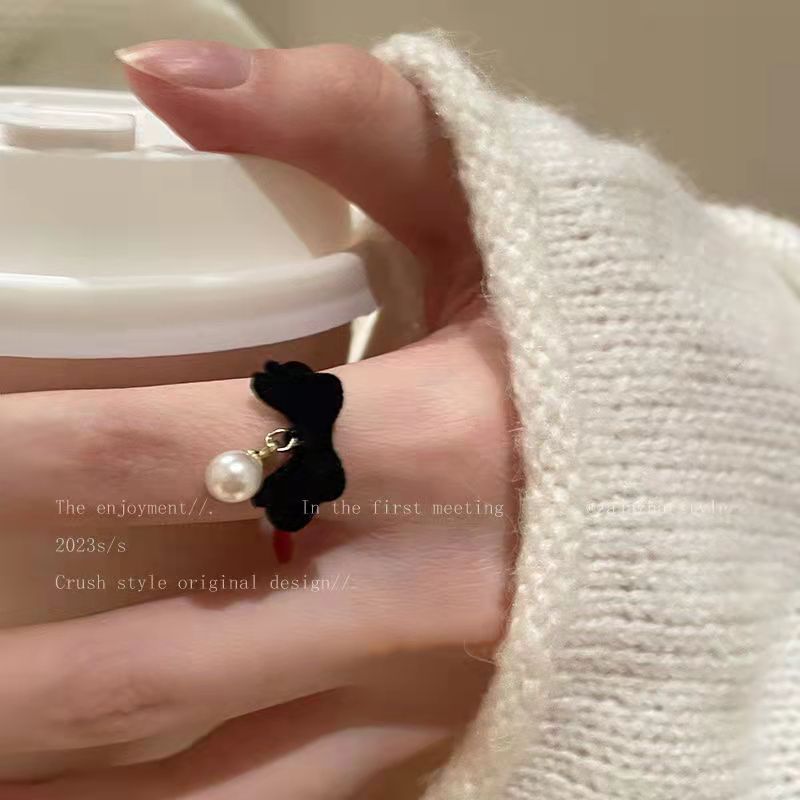 Vintage Black Flocked Bow Pearl Pendant Open Ring, French Elegant Niche Design Adjustable Finger Ring