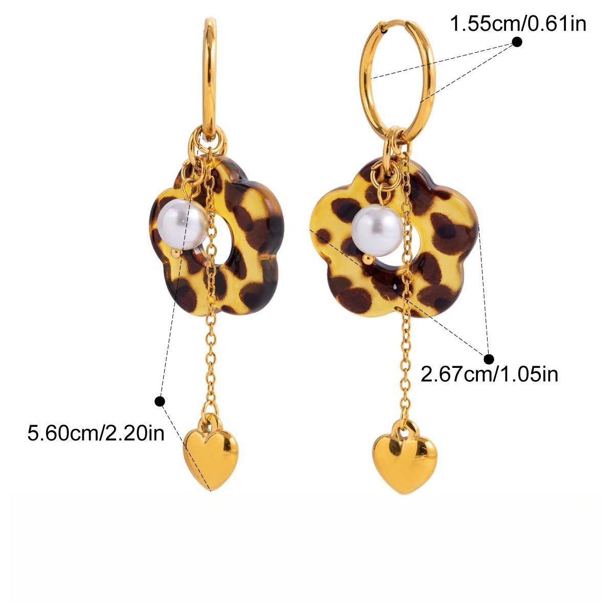 Light luxury and sophisticated titanium steel earrings for autumn and winter.