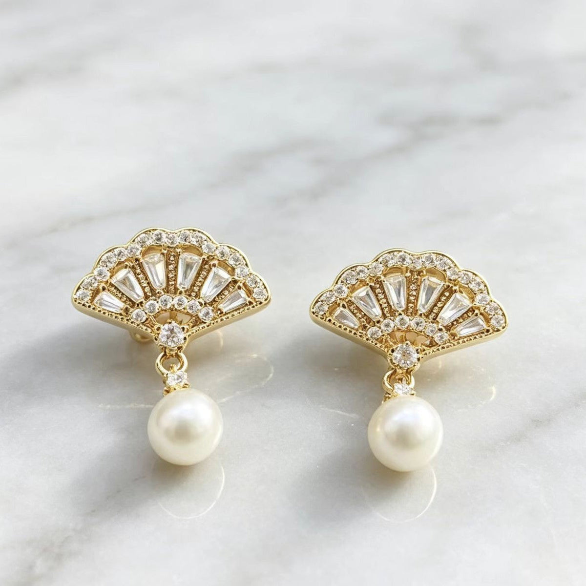 French-style Vintage Pearl-encrusted Fan-shaped Silver Stud Earrings With Zircon Embellishments