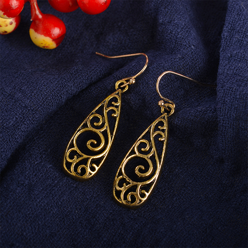 Retro Metal Carved Court-Style Earrings For Women