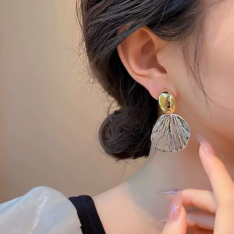 Irregular Shell Texture Metal Earrings, Luxury Exaggerated Niche Studs, New 2026 Elegant Jewelry
