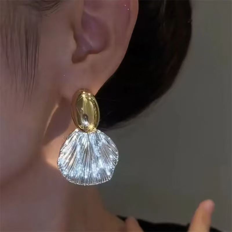 Irregular Shell Texture Metal Earrings, Luxury Exaggerated Niche Studs, New 2026 Elegant Jewelry