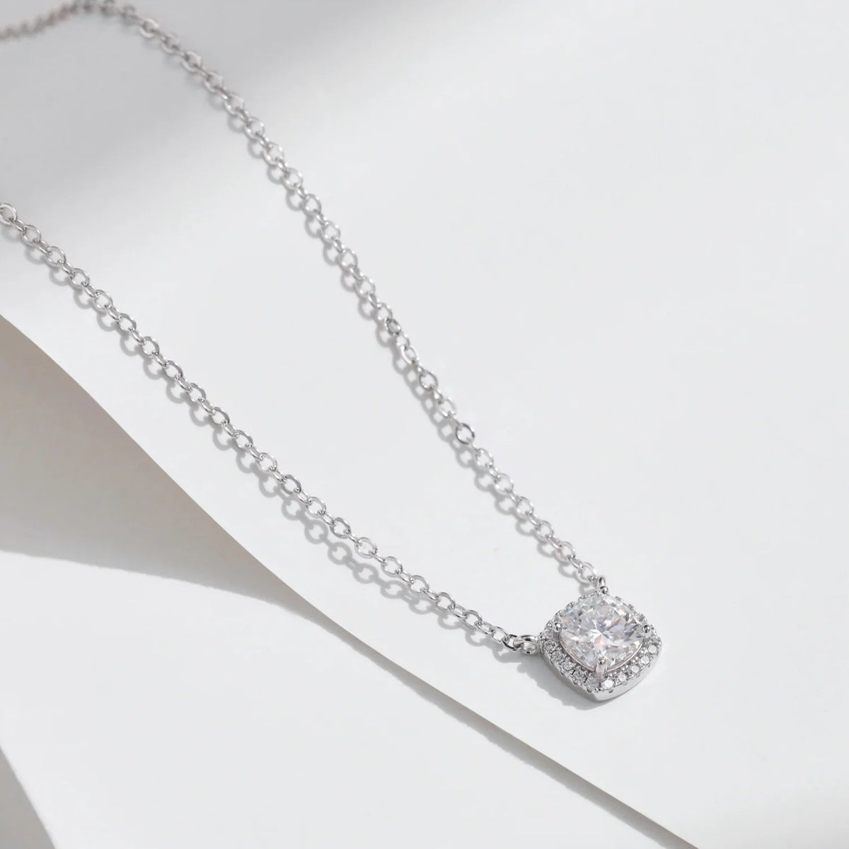 Geometric D-Color VVS1 Moissanite Pendant Necklace in Sterling Silver – Delicate Clavicle Chain for Everyday Elegance