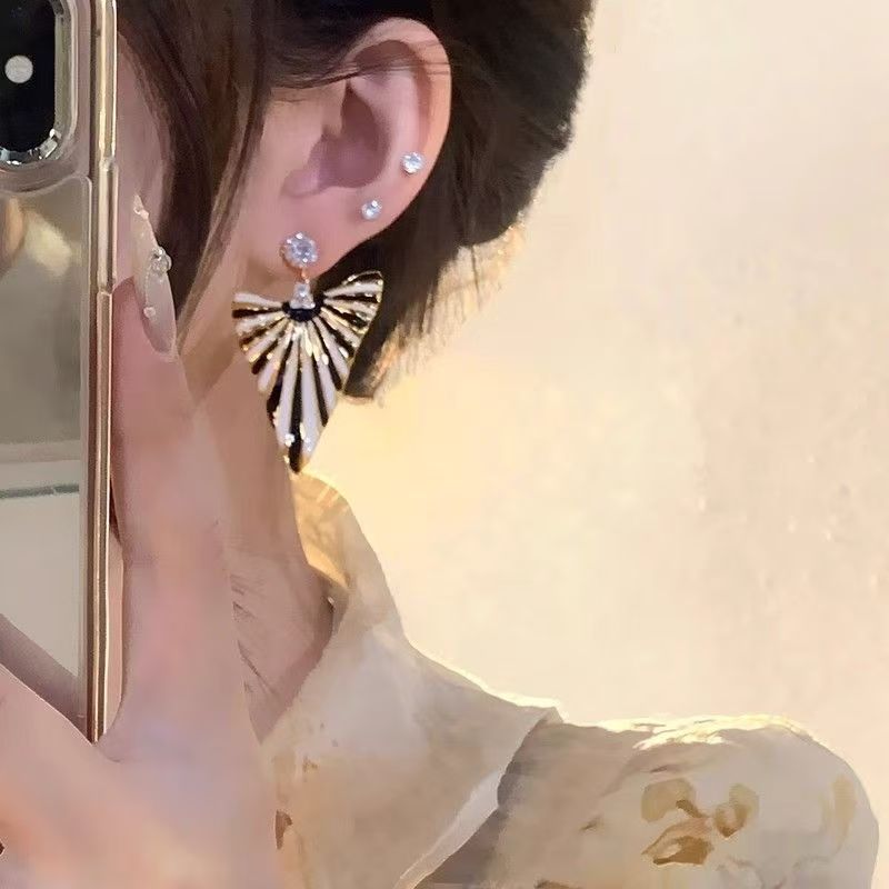 European Style Contrast Color Earrings, Luxurious Goddess Look, Niche Retro High-end Accessories