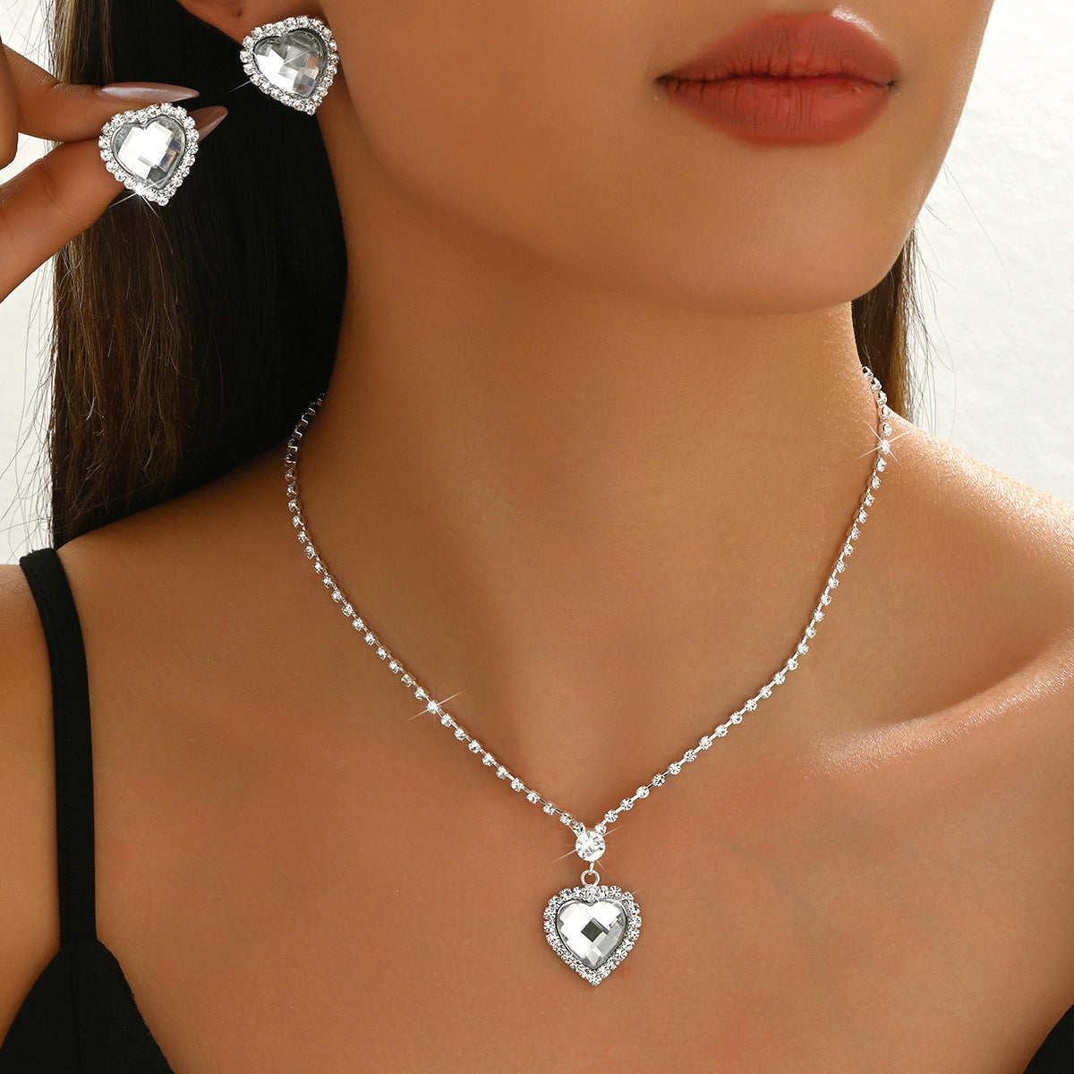 Cross-Border Heart Pendant Necklace Earrings For Women New Simple Cool Style Accessories Personalized Niche Design Clavicle Chain