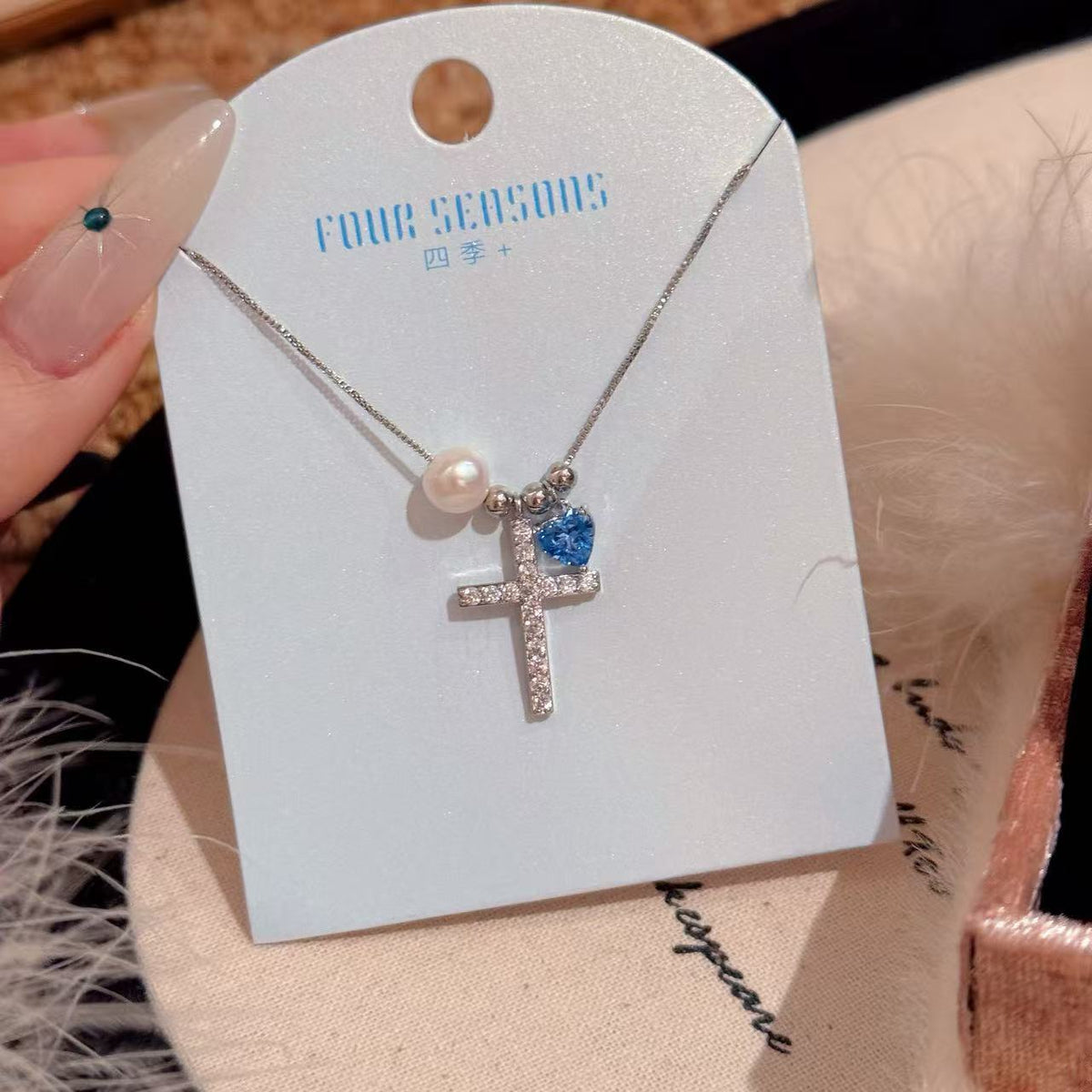 Pearl-and-zircon Clavicle Necklace Delicate And Elegant