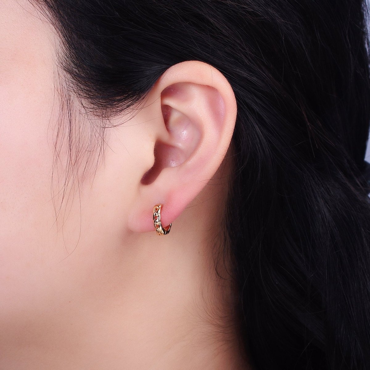 Dainty Gold Curb Link Chain Earring Minimalist Huggie Earring for Everyday Use AB666