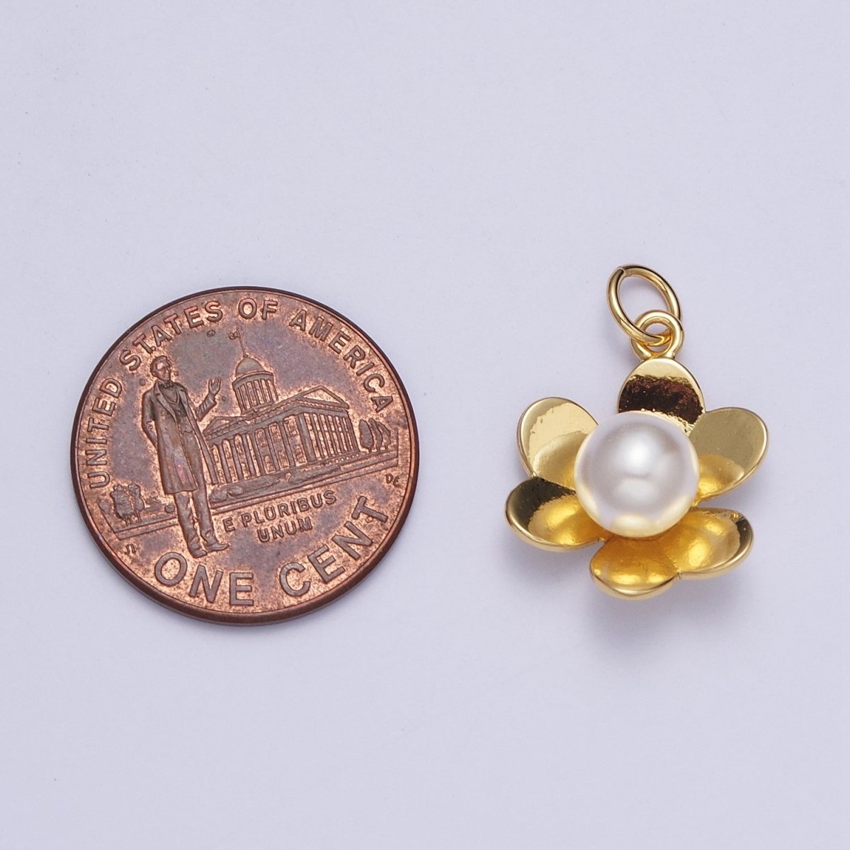 Dainty Minimalist Daisy Flower Charm, Small Simple Gold Daisy Flower For Earring Bracelet Necklace Jewelry Making AG-129
