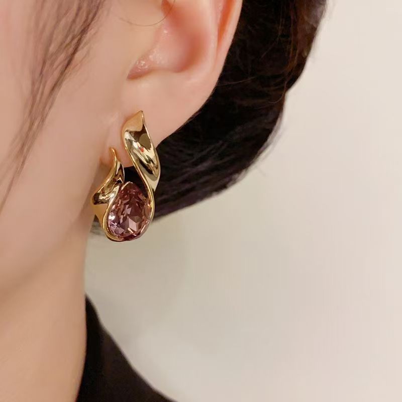 2026 Metal Teardrop Stud Earrings, European Retro Light Luxury Jewelry