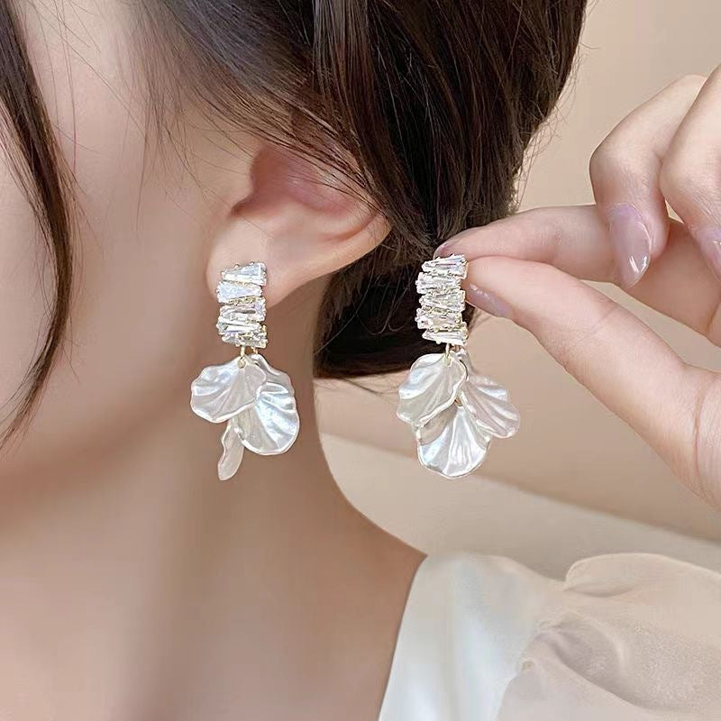 Fashion Bell Golden Ear Buckle Female