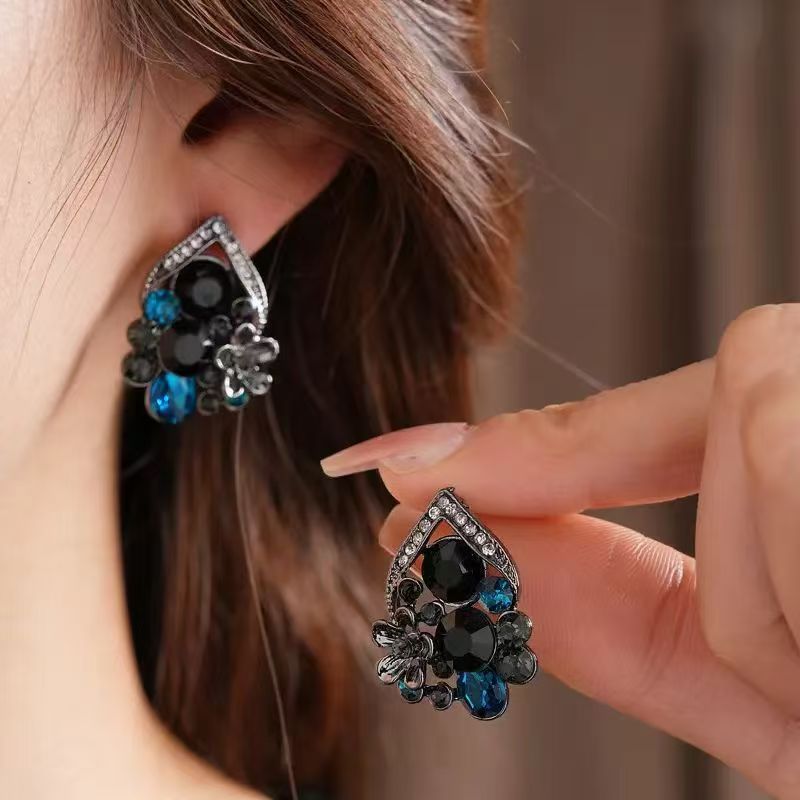 French Retro Square Earrings, Metal Enamel 3D Art Design, Light Luxury Niche Studs