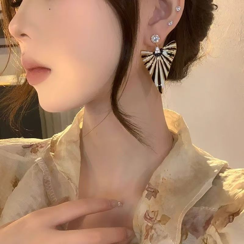 European Style Contrast Color Earrings, Luxurious Goddess Look, Niche Retro High-end Accessories