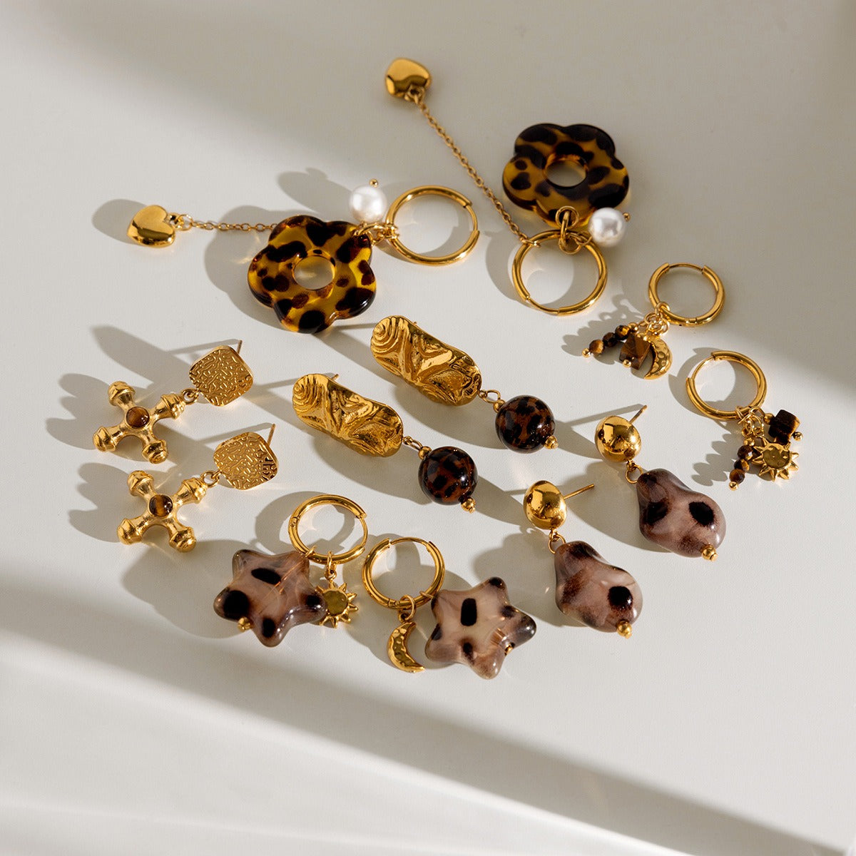 Light luxury and sophisticated titanium steel earrings for autumn and winter.
