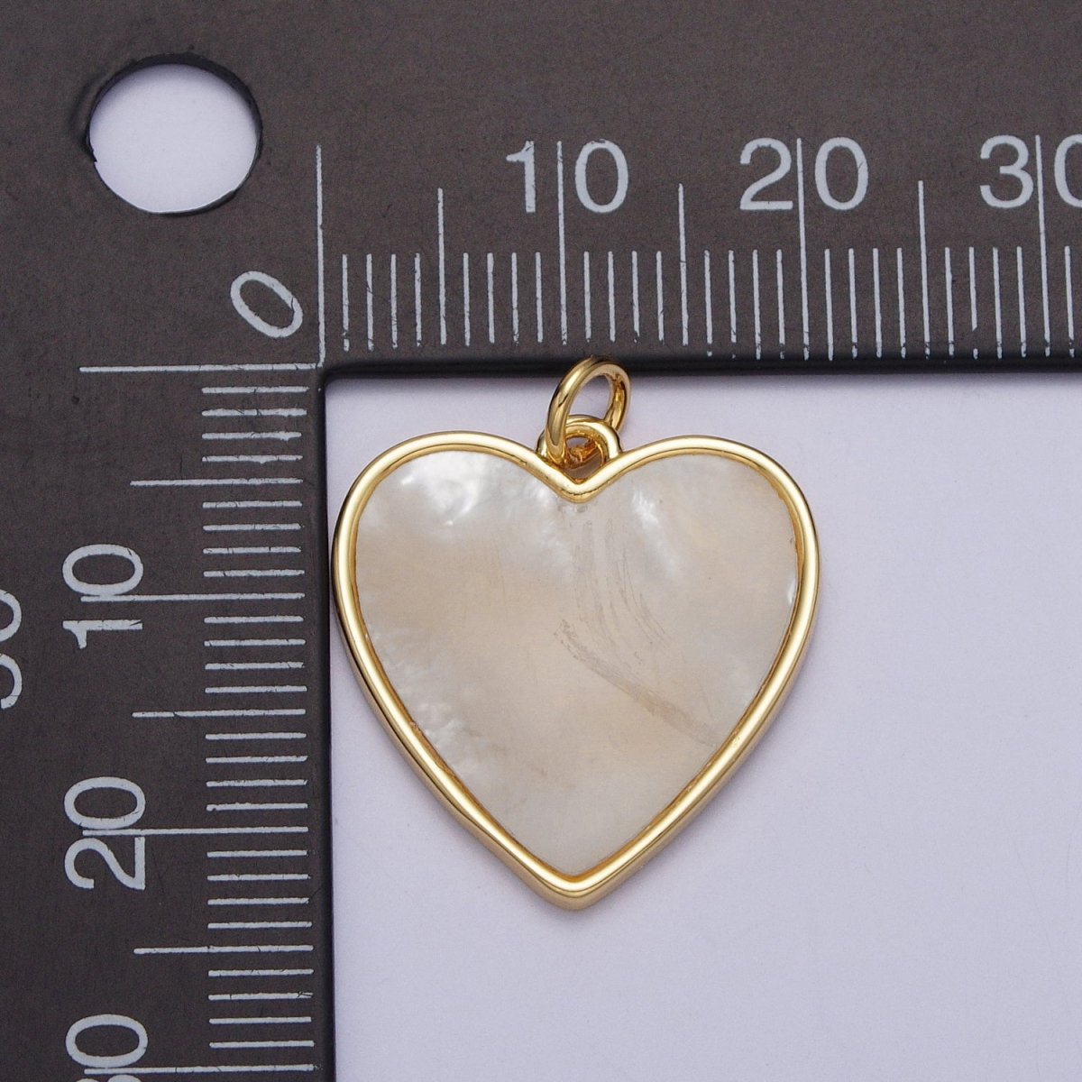 Gold 24.5mm Shell Pearl Minimalist Heart Charm | AC985