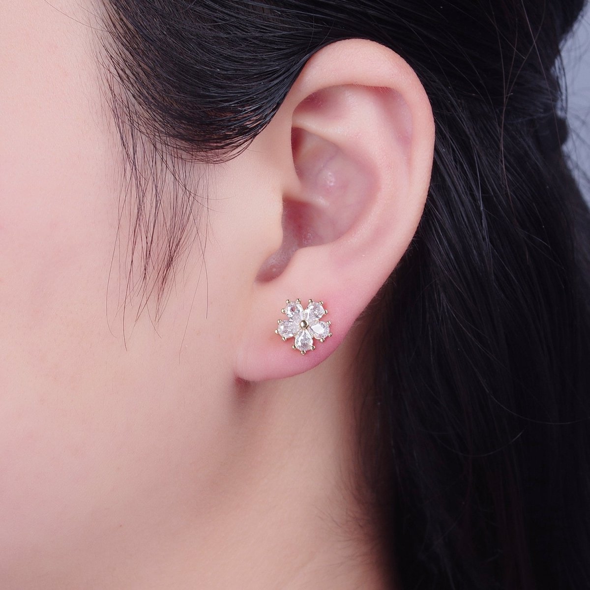 14K Gold Filled 10mm Clear CZ Teardrop Daisy Flower Stud Earrings | T463