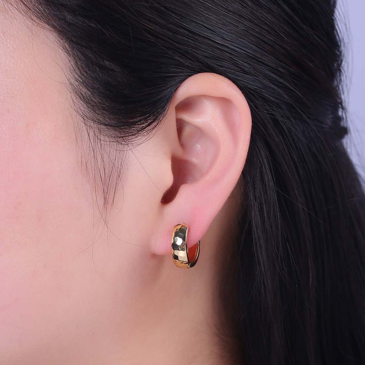Gold Faceted Huggie Hoop Earring Medium Thick Hoop Earrings, Everyday Earring V-138