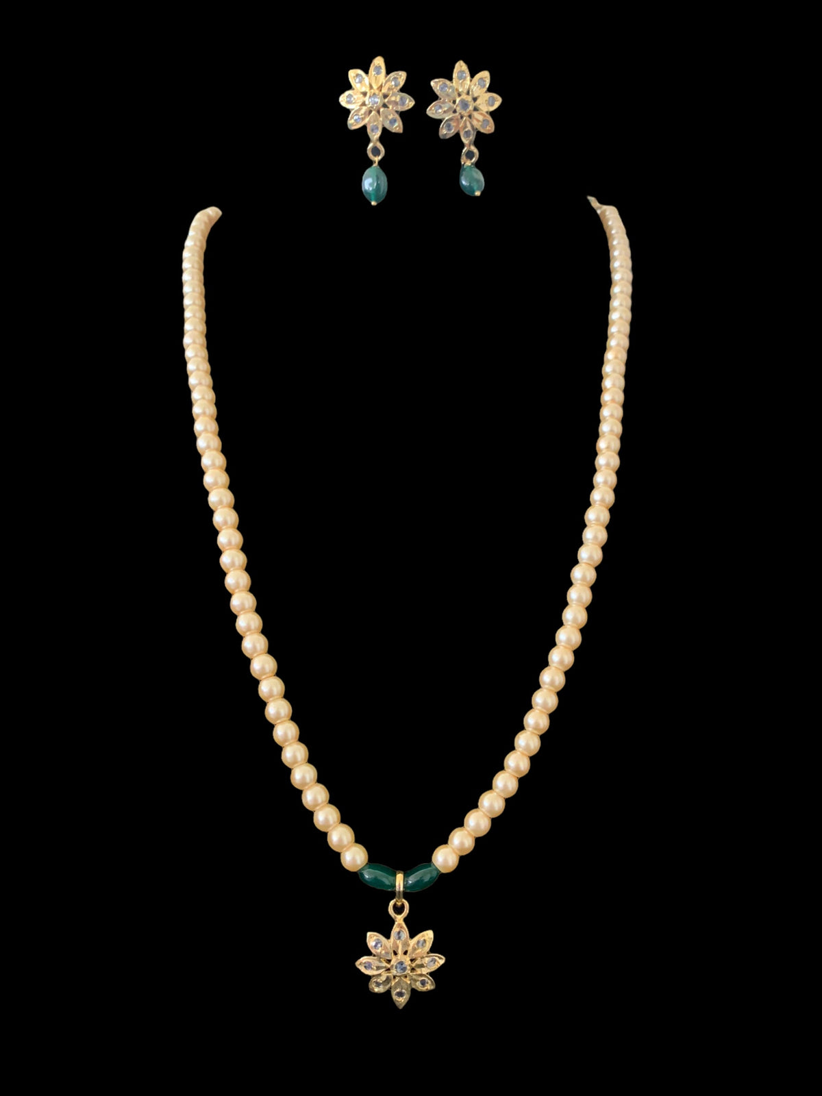 PS372 flower pendant set with top styled earrings ( READY TO SHIP )