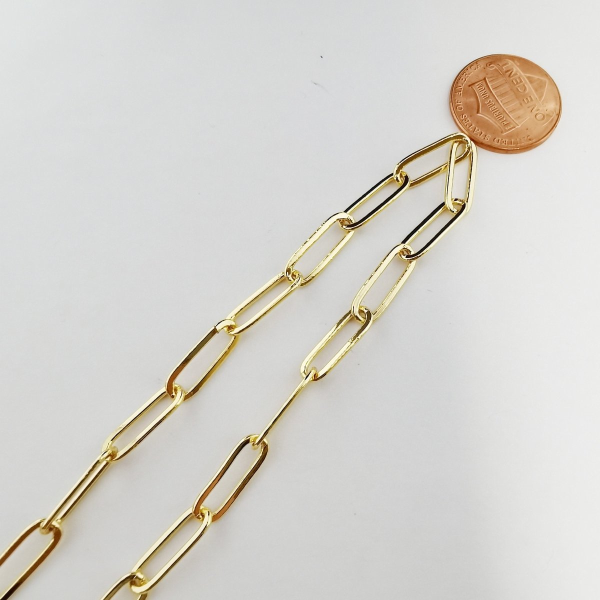 Medium Paperclip Rectangle Cable Chains By Yard in 14K Gold Filled Chain Choker, Bracelet, Necklace Chain supplies | ROLL-206
