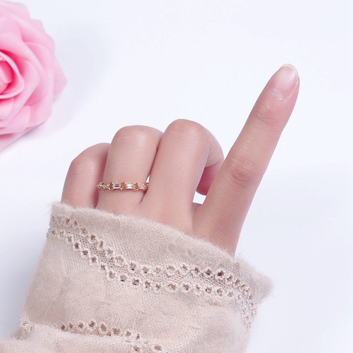 Minimalist Rolo Chain Link & Clear Baguette Cubic Zirconia Gold Adjustable Ring R-510